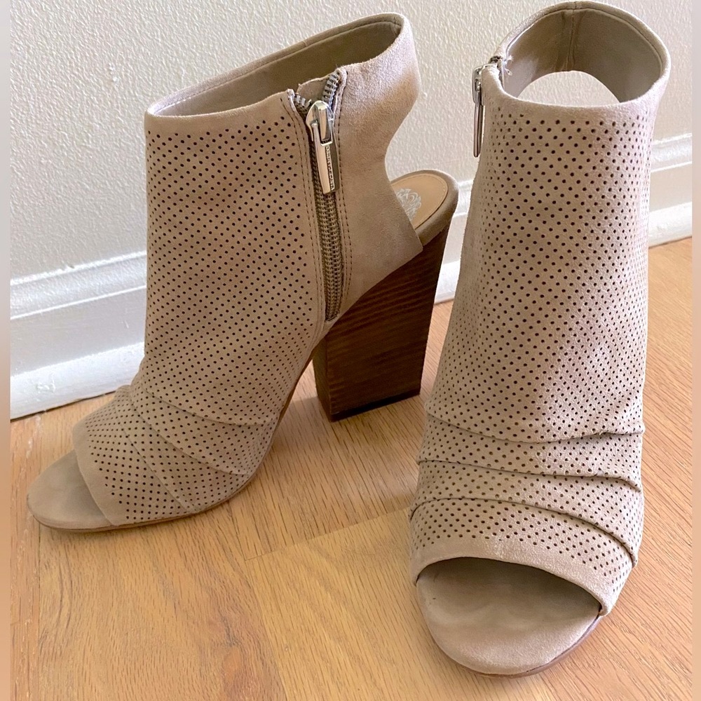 EUC Vince Camuto open toe booties